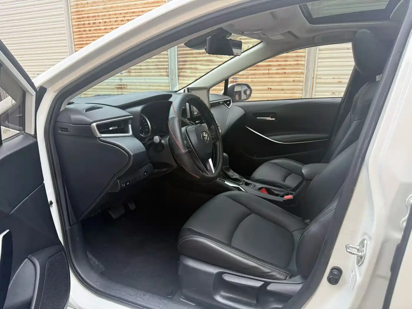 Toyota Corolla 2019 Hybrid 1.8L E-CVT GL-i Elite Edition фото 7