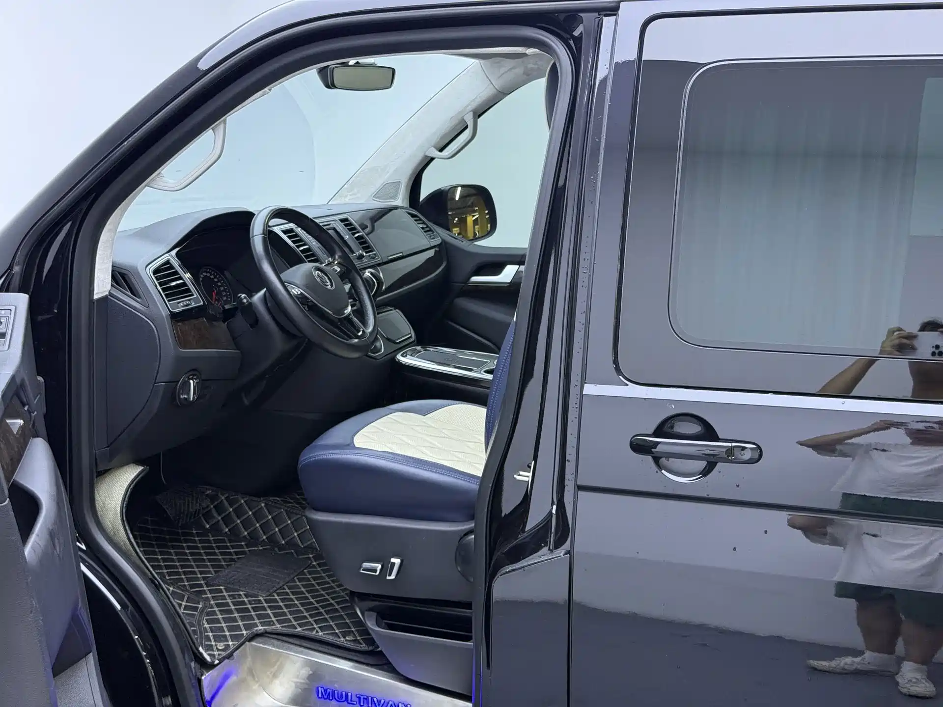 Фото 8 - Volkswagen Multivan