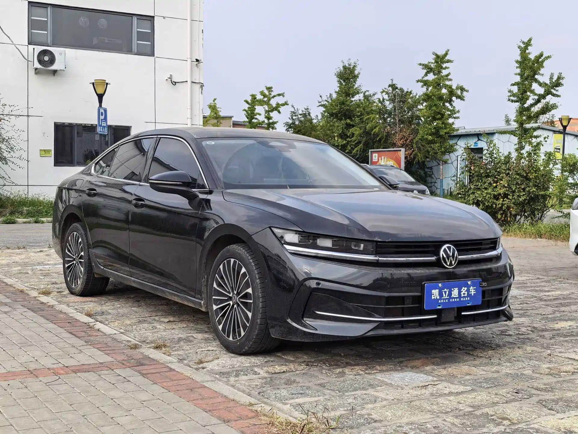 Photo 3 - Volkswagen Magotan