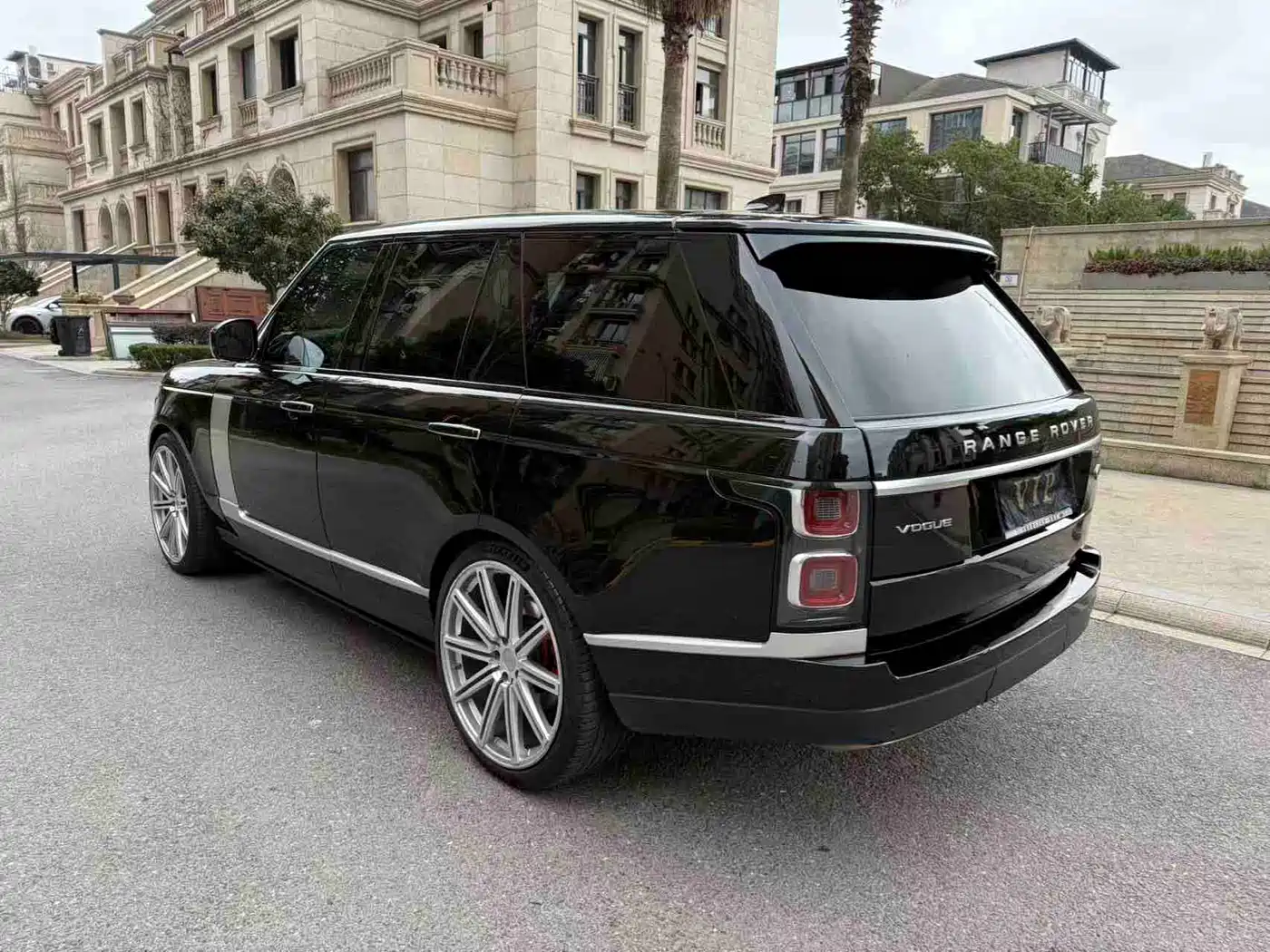 Land Rover Range Rover 2021 3.0 L6 Heritage Edition фото 5
