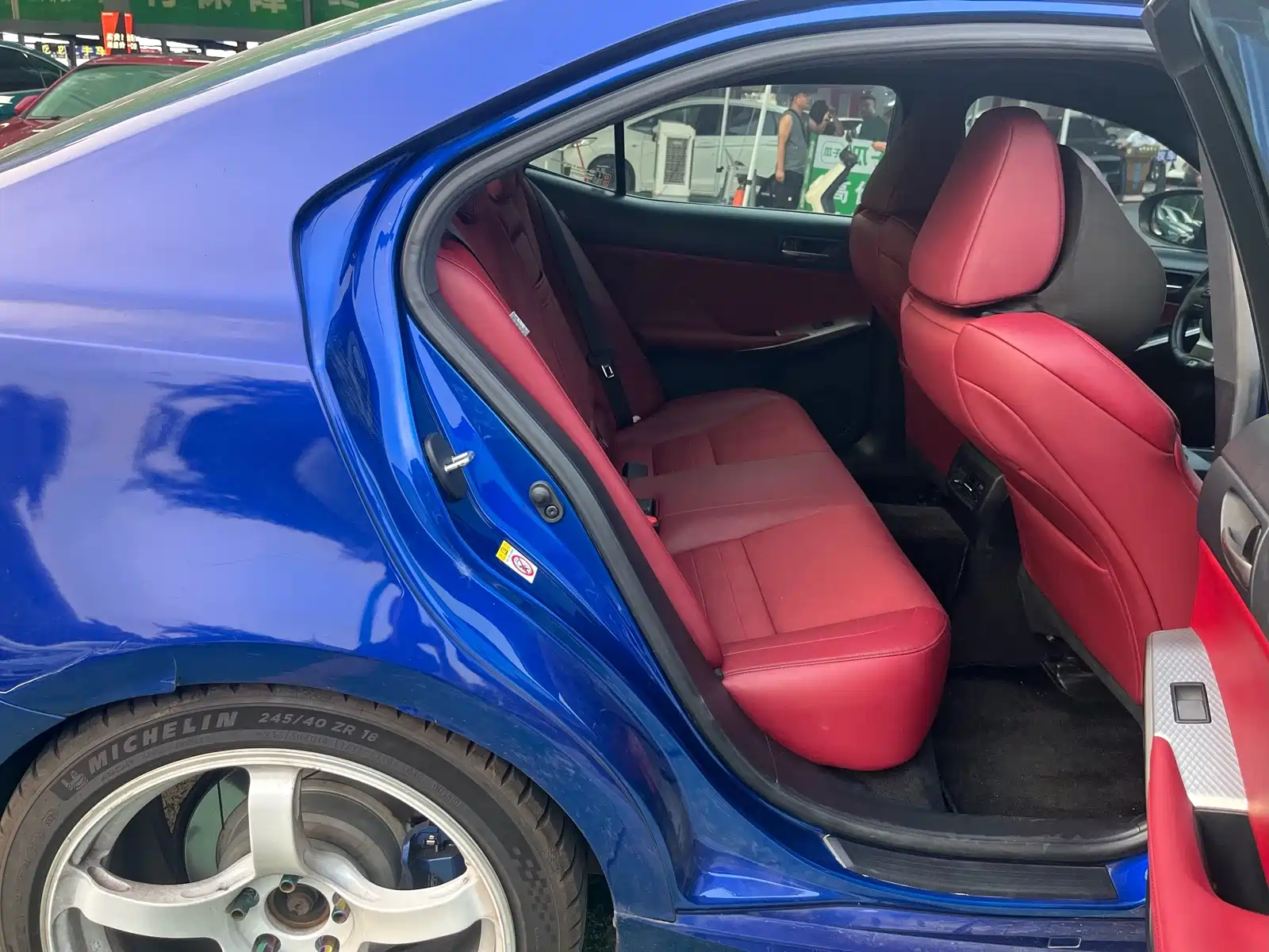 Photo 10 - Lexus IS