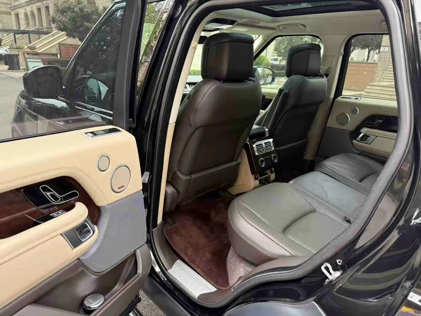 Land Rover Range Rover 2021 3.0 L6 Heritage Edition фото 7