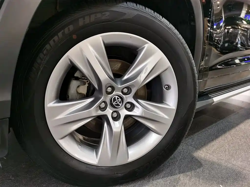 TOYOTA HIGHLANDER
