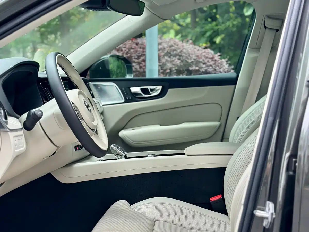Volvo XC60 Plug-in Hybrid 2019 T8 Twin Engine Excellence Luxury (China VI) фото 32