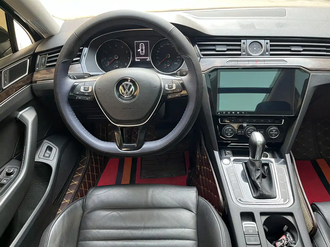 Volkswagen Magotan 2018 Facelift 330TSI DSG Luxury фото 11