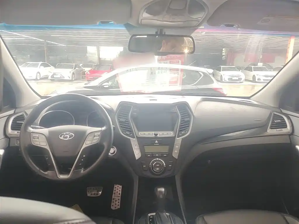 Hyundai Santa Fe 2013 Model 2.4L Automatic 2WD Smart фото 10