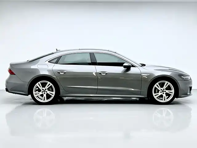 Фото 8 - Audi A7L