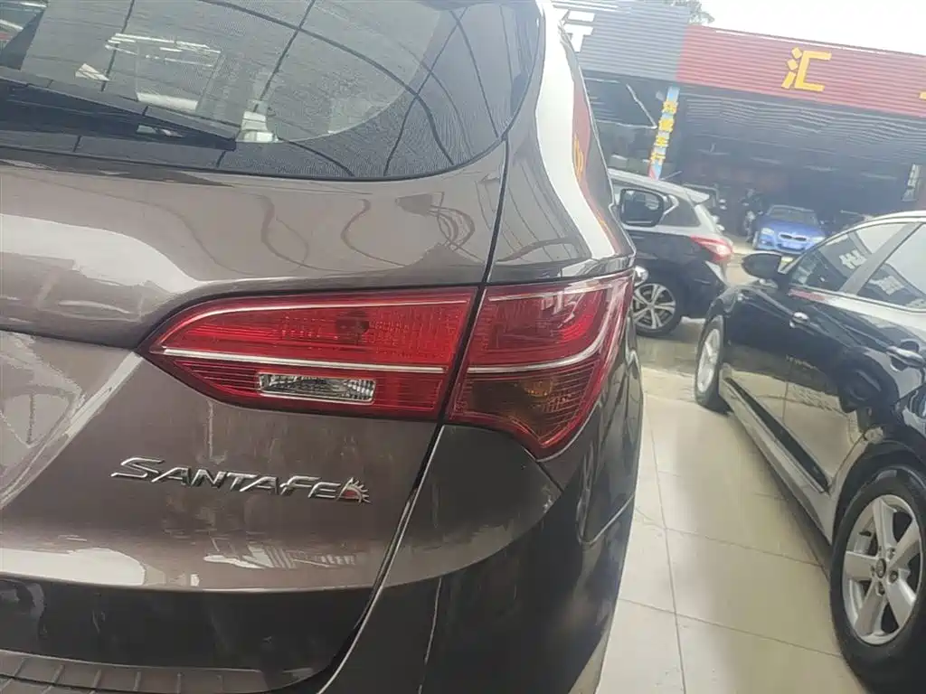 Hyundai Santa Fe 2013 Model 2.4L Automatic 2WD Smart фото 8