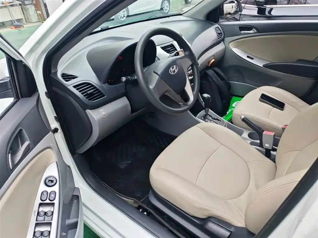 Hyundai Verna 2016 1.4L Automatic Smart GLS фото 15