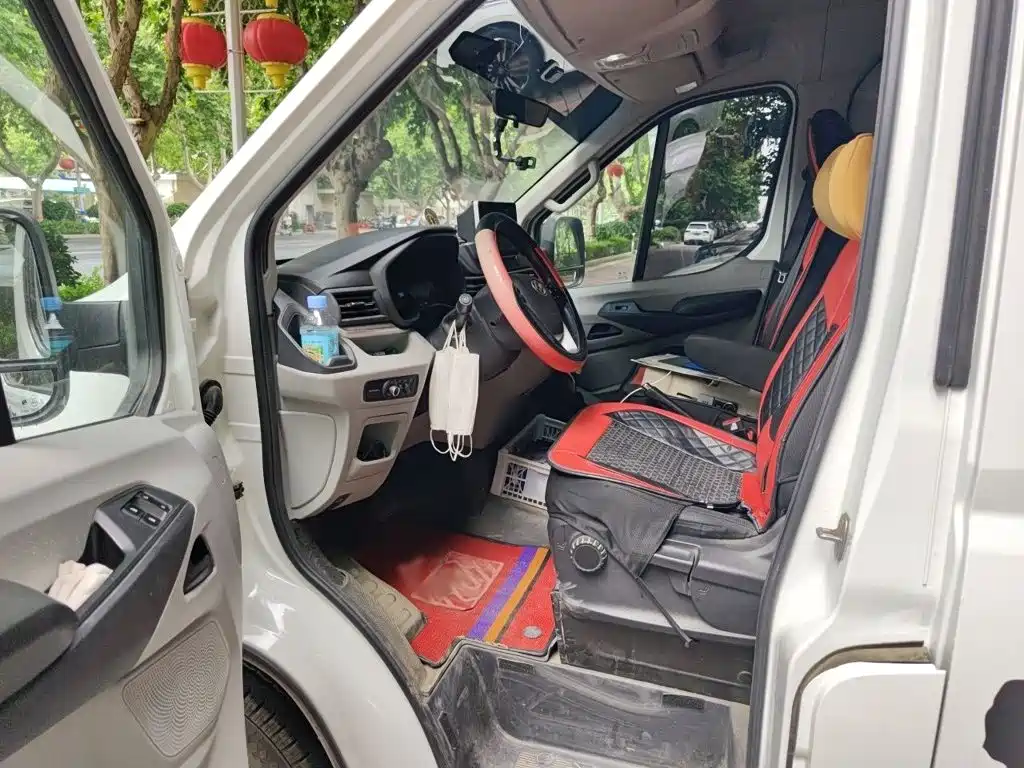 SAIC Maxus Xintu V90 2021 2020 2.0T AMT YunJie Edition FWD Single Rear Tire Short Wheelbase Medium Roof 6-seater