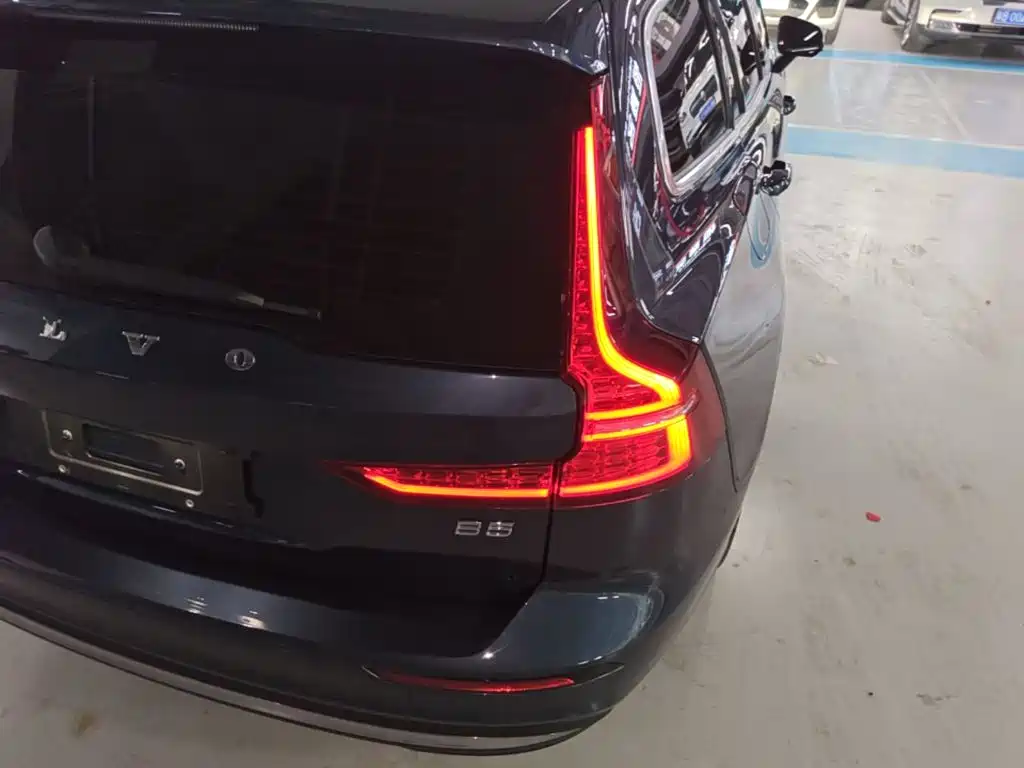 Volvo V60 2024 2023 B5 Smart Luxury Enjoyment Edition