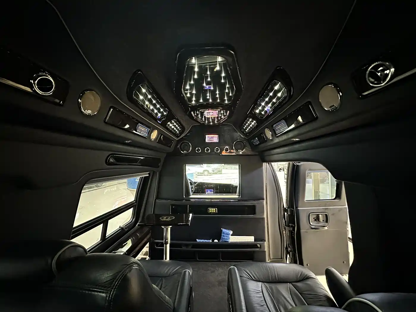 GMC Savana 2016 2014 6.0L Long Wheelbase Leader Edition