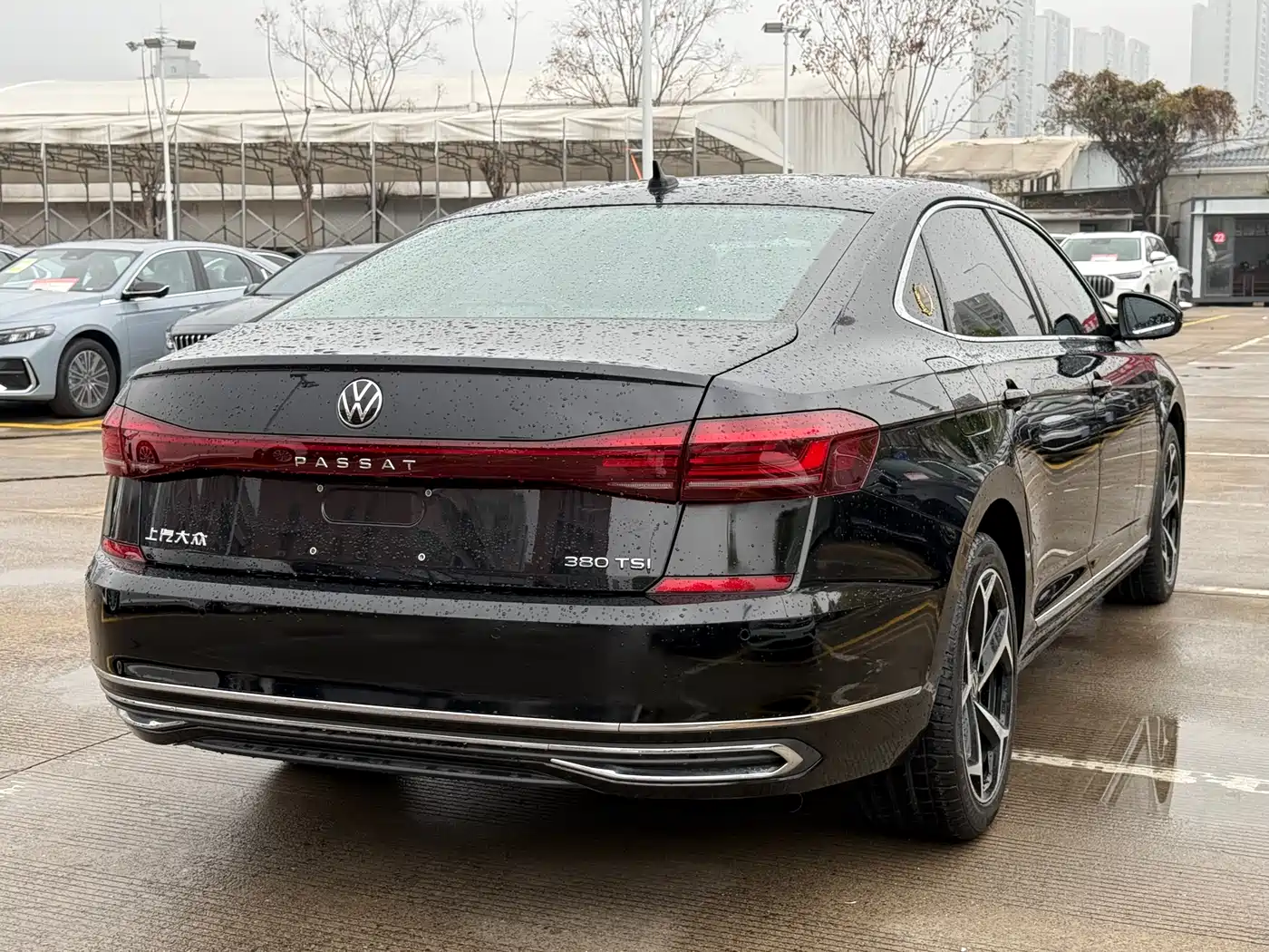 Volkswagen Passat 2024 380TSI Starlight Luxury Edition фото 7