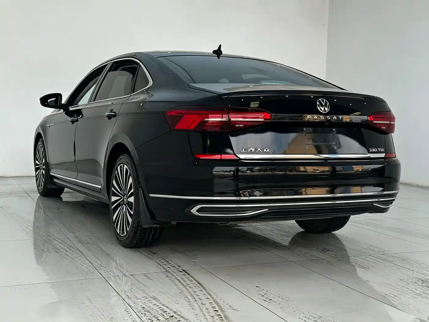 Volkswagen Passat 2021 Model 330TSI Luxury Edition фото 15