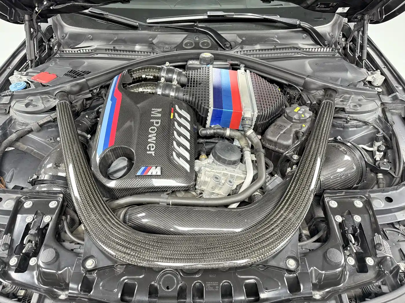 BMW M4 2016 M4 GTS фото 10