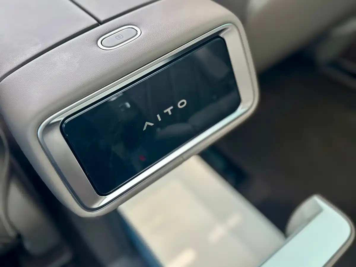 AITO Wenjie AITO M9 2025 Extended Range Ultra 52kWh 6-Seater фото 9