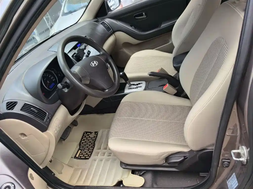 Hyundai Elantra 2015 1.6L Automatic Comfort фото 15