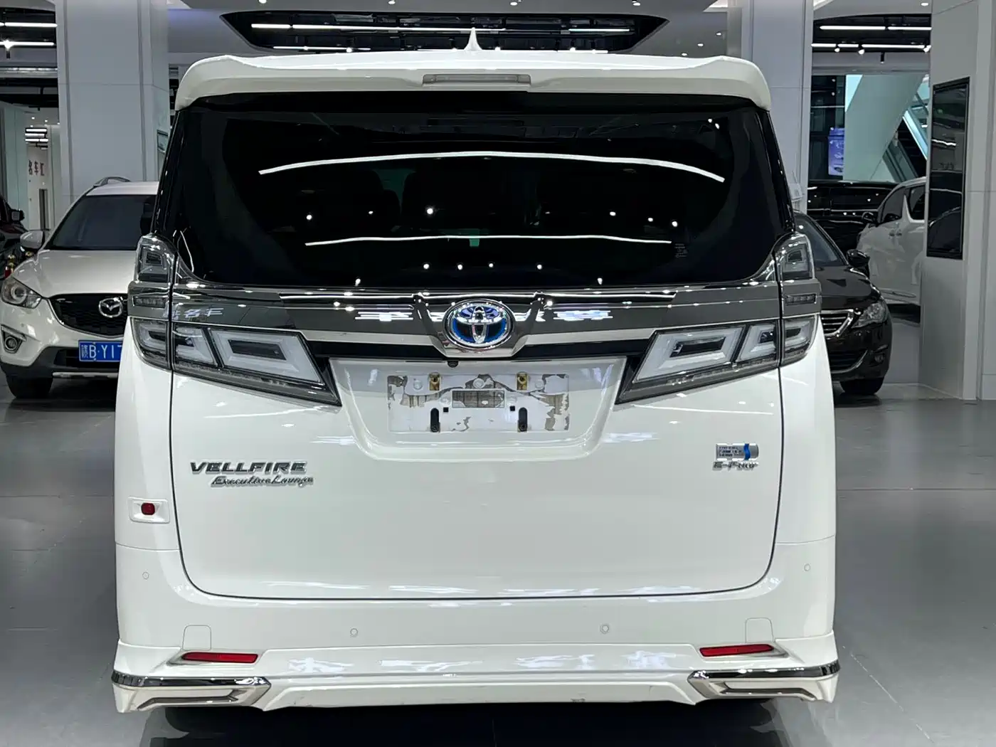 Toyota Vellfire 2020 Twin Engine 2.5L HV Premium Edition фото 5