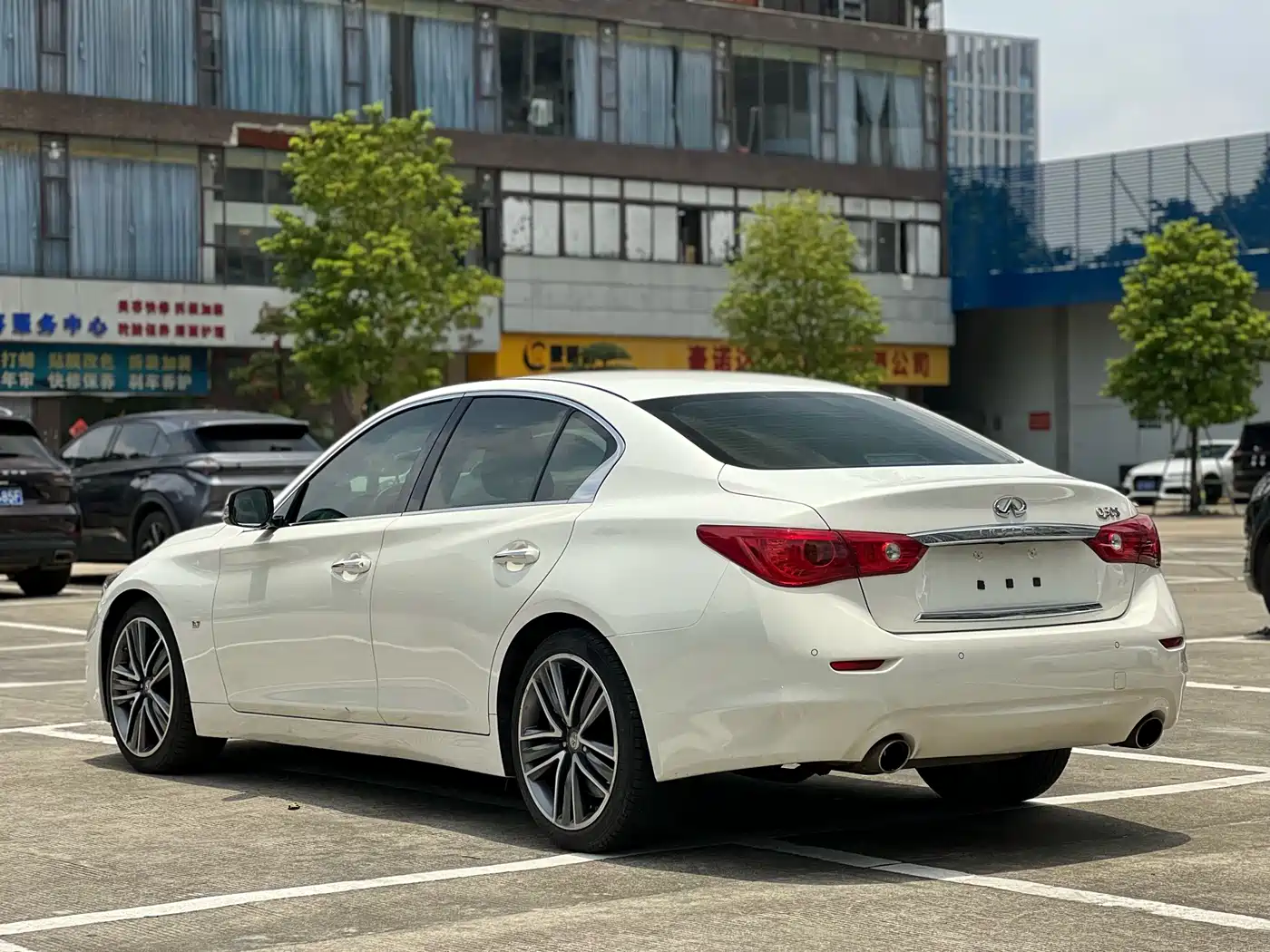 Photo 6 - Infiniti Q50