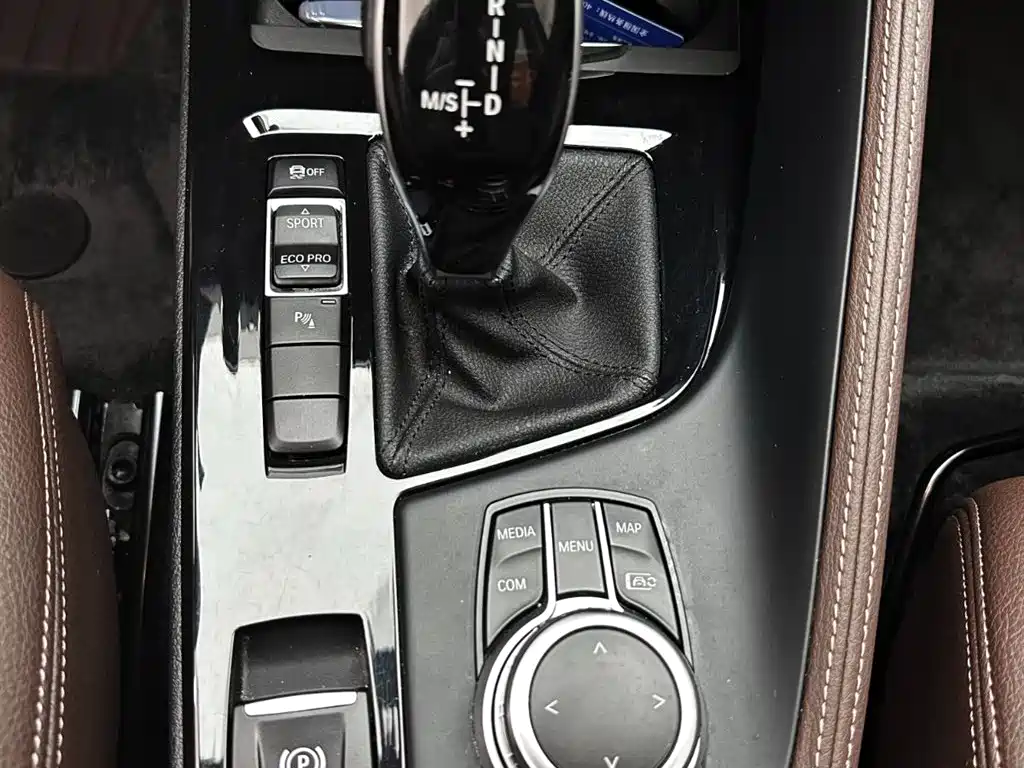 BMW X1 2022 sDrive20Li Fashion фото 13