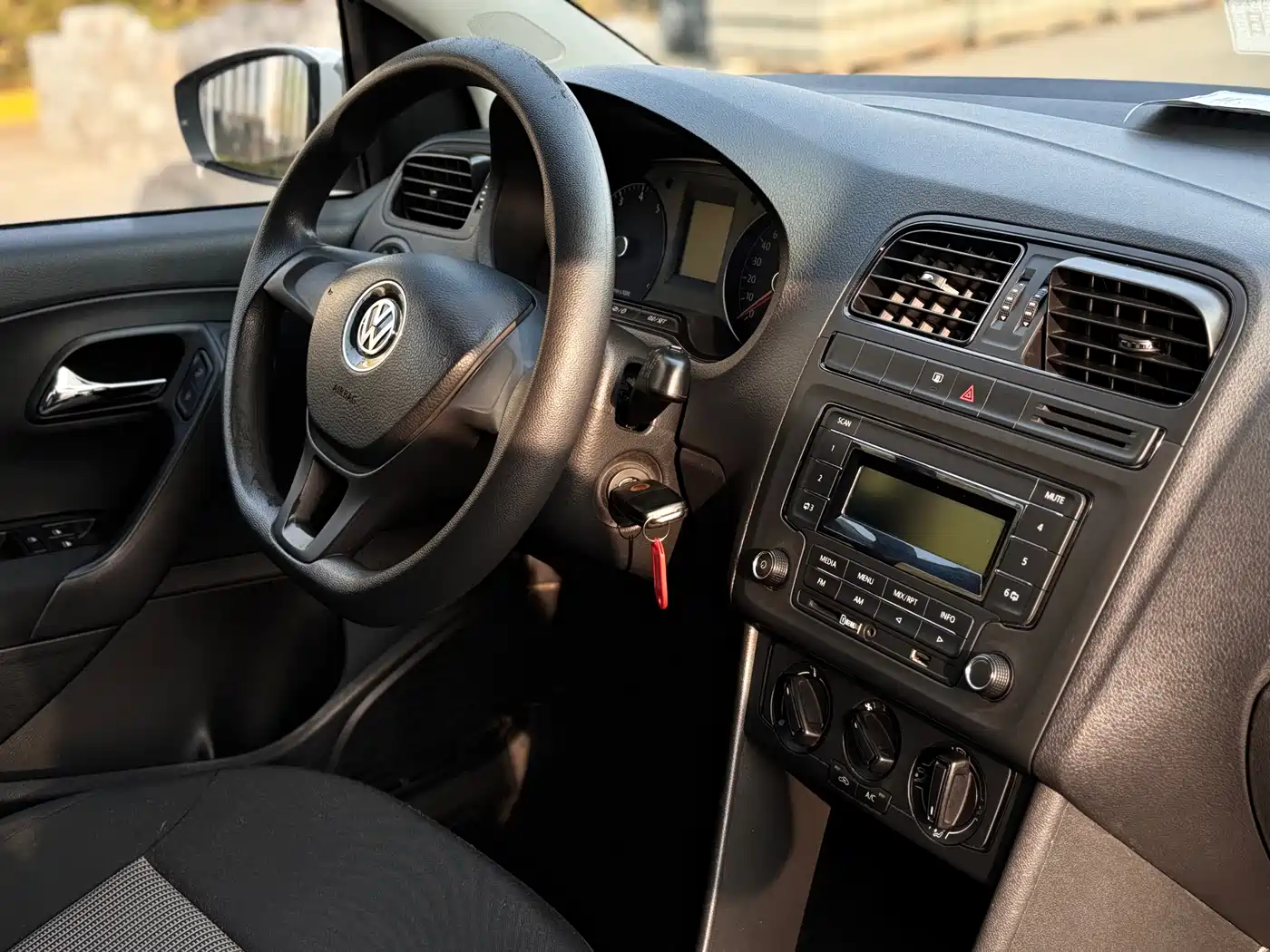 Volkswagen Polo 2014 1.4L Manual Trend Edition фото 16
