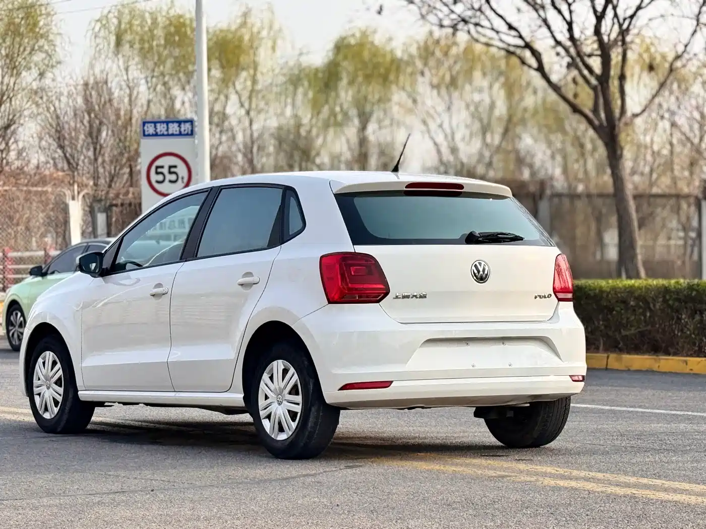 Volkswagen Polo 2014 1.4L Manual Trend Edition фото 22
