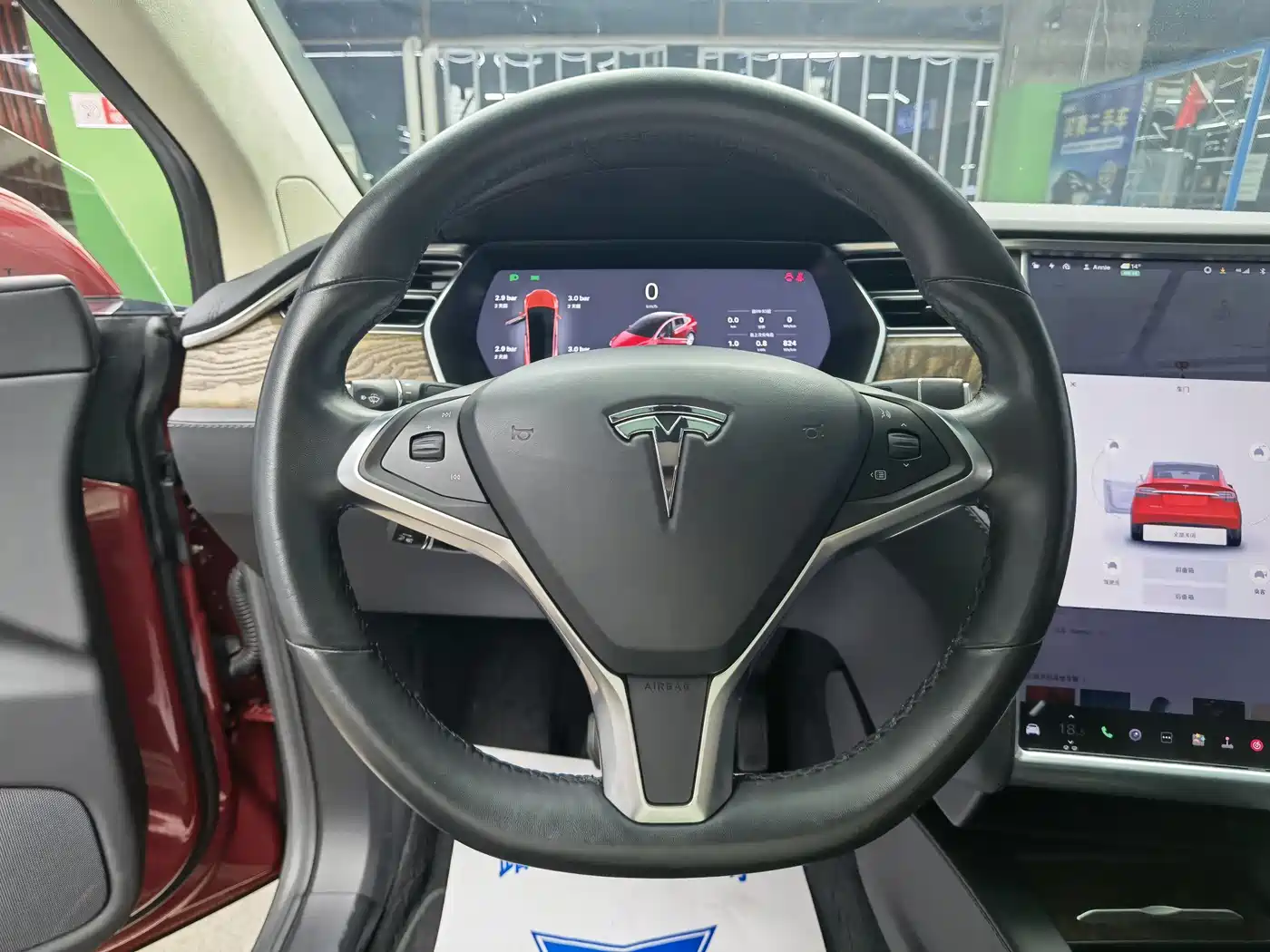 TESLA MODEL X