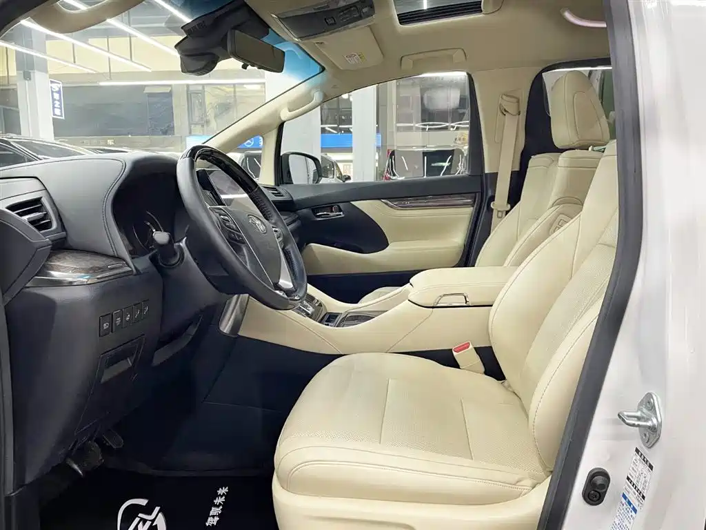 Toyota Alphard 2021 Hybrid 2.5L Premium фото 8