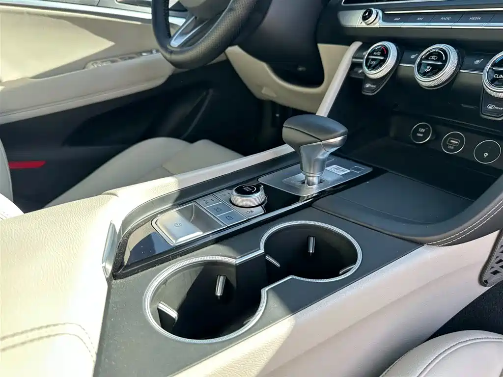 Genesis G70 2023 Model 2.0T RWD Luxury Edition фото 17