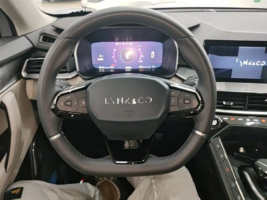 Lynk & Co 06 EM-P 2022 PHEV 84KM Range Pro фото 11