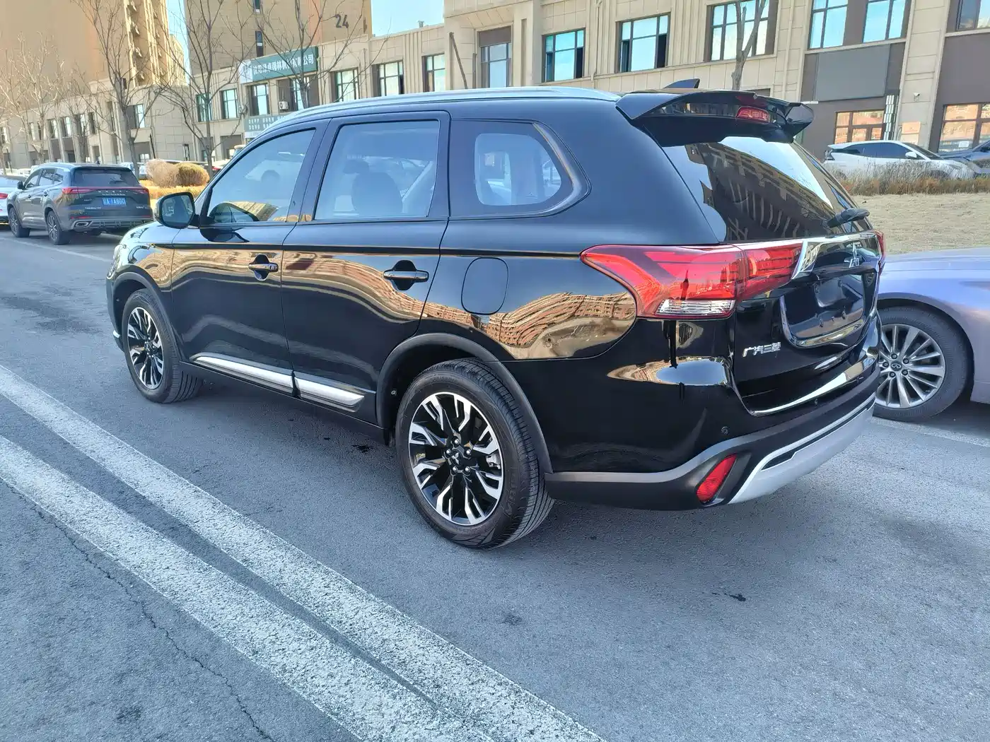 MITSUBISHI OUTLANDER