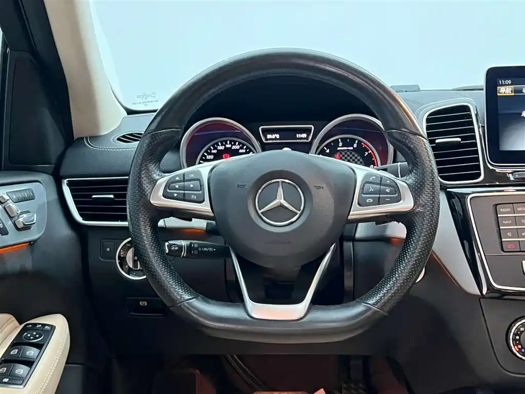Mercedes-Benz GLE AMG 2017 AMG GLE 43 4MATIC фото 27