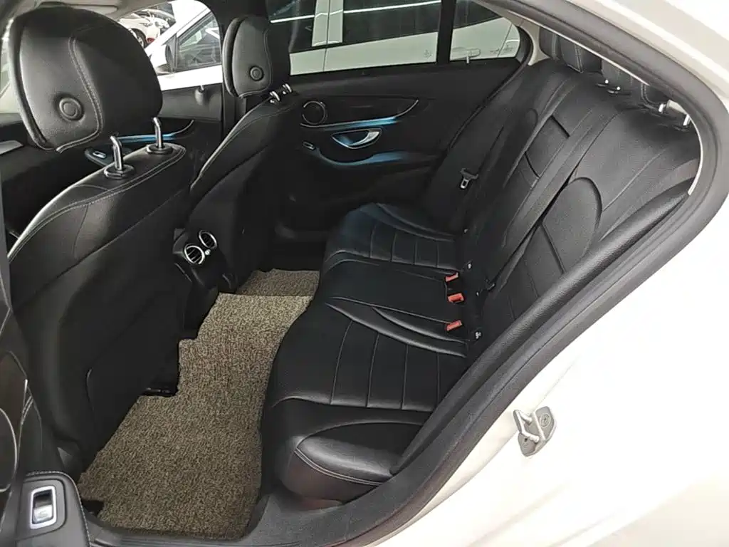 Фото 17 - Mercedes-Benz C-Class