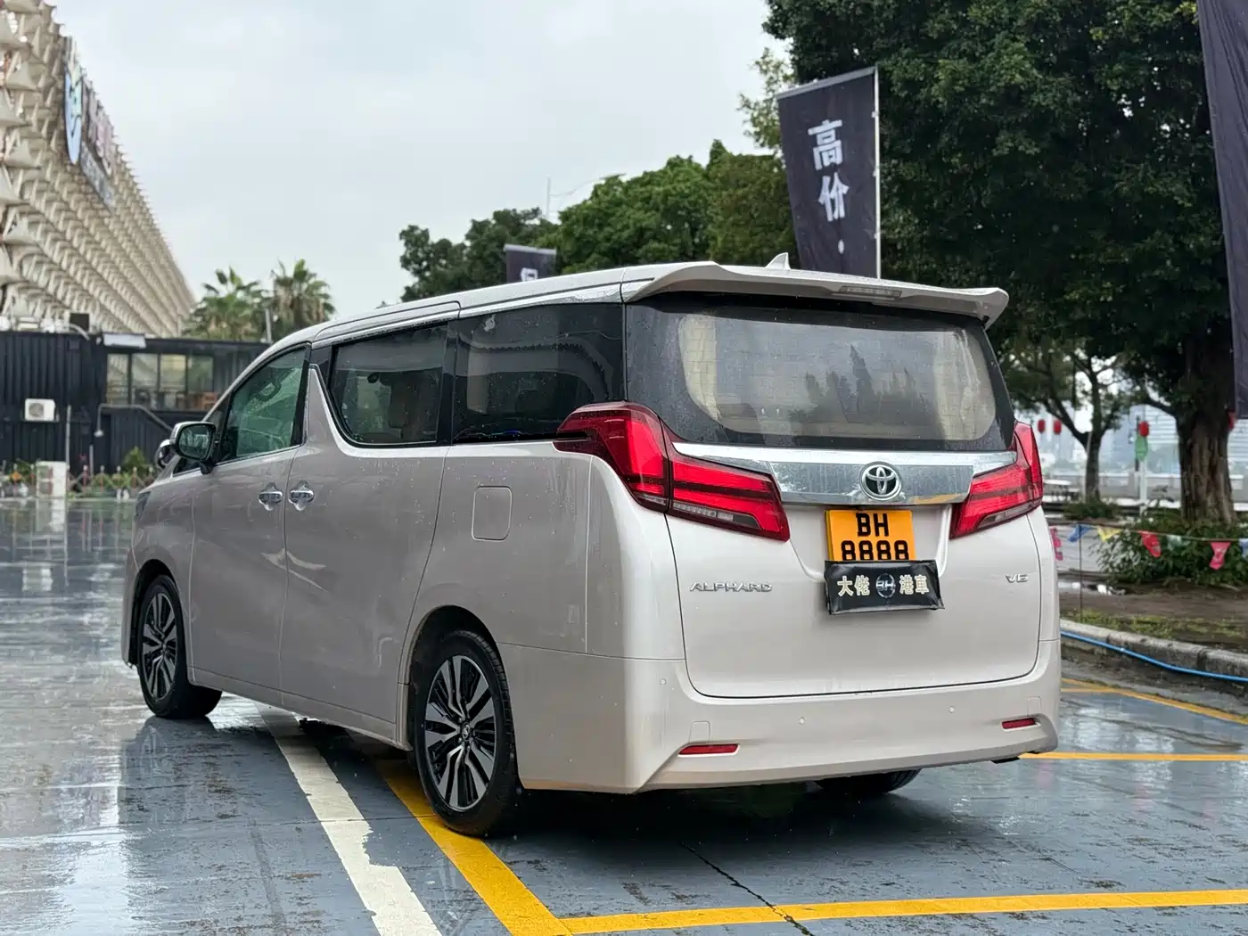 Toyota Alphard 2018 3.5L Luxury фото 7