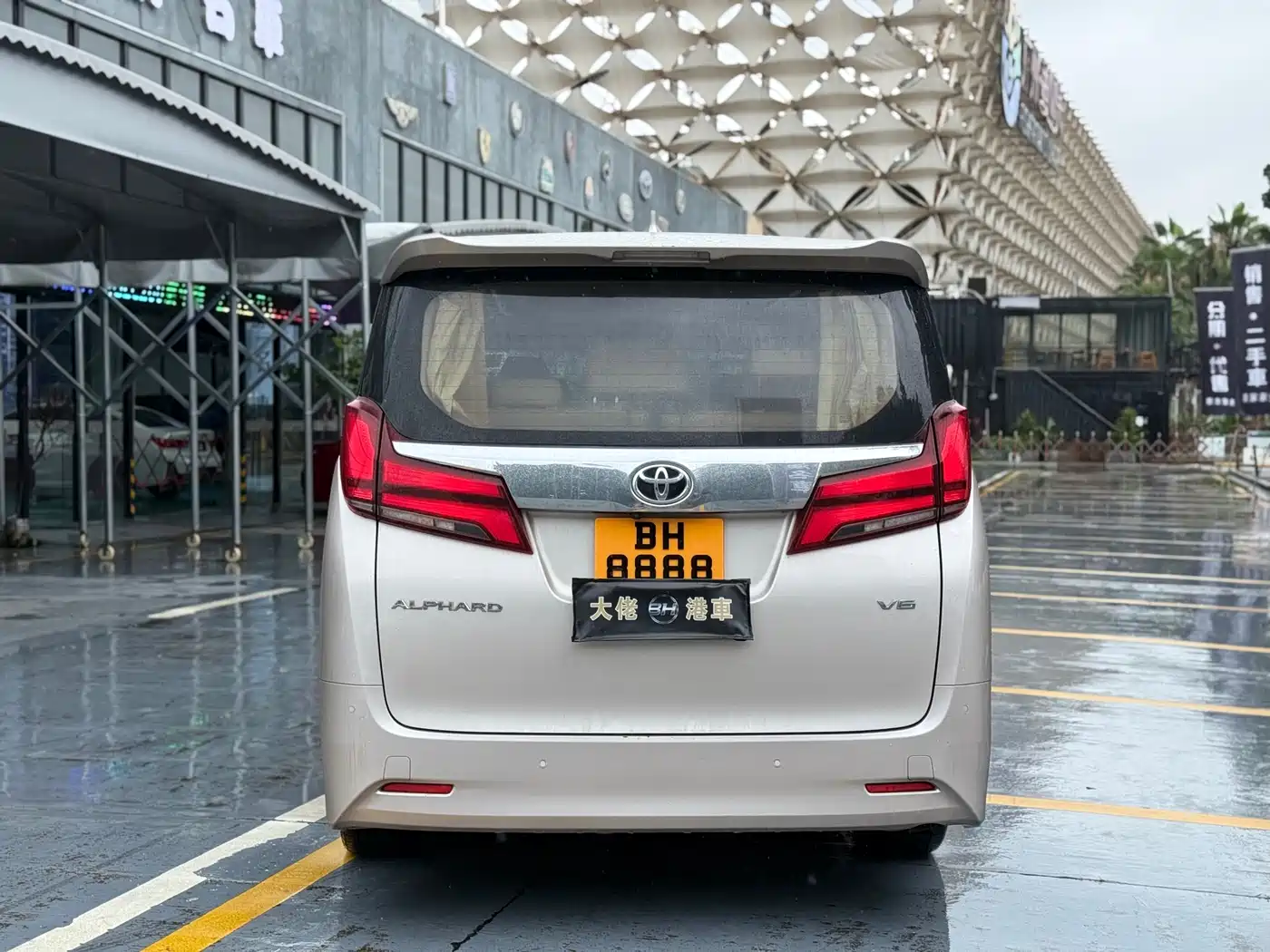 Toyota Alphard 2018 3.5L Luxury фото 6
