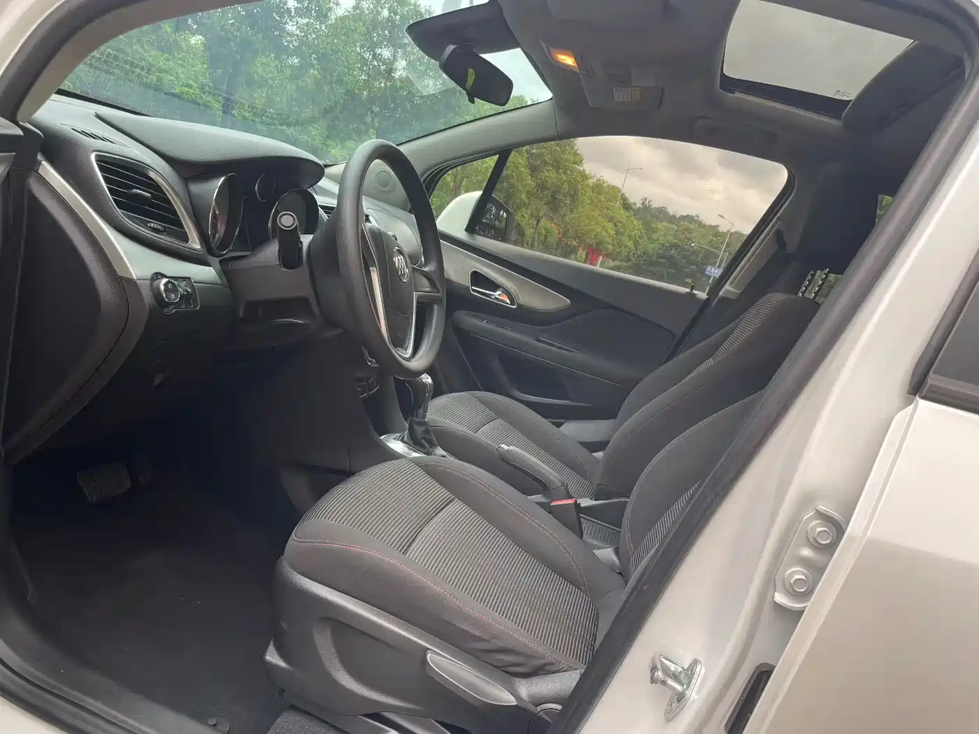 Buick Encore 2015 1.4T Automatic 2WD Urban Elite фото 4
