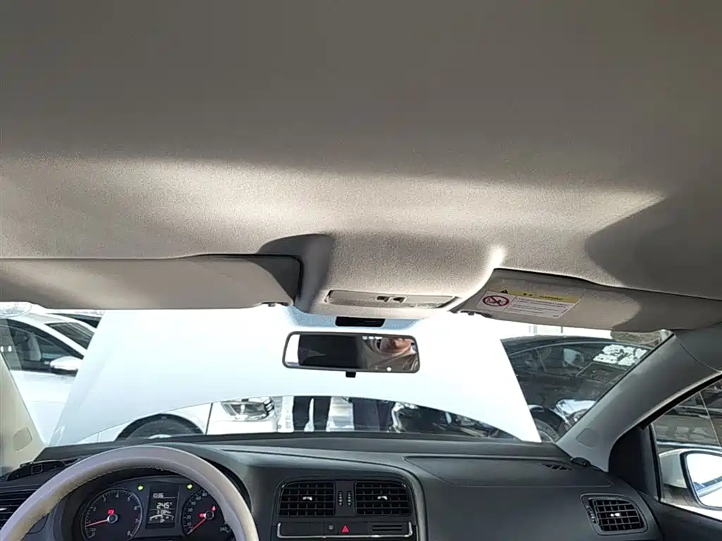 Volkswagen Polo 2016 1.4L Manual Trend фото 14