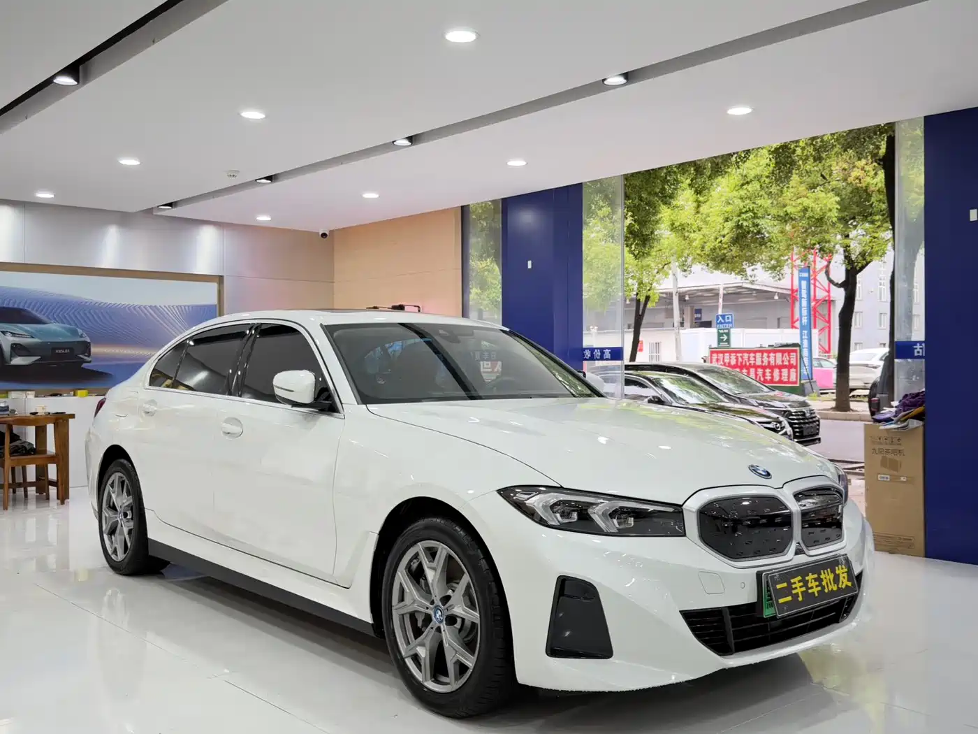 BMW i3 2024 eDrive 35 L фото 3