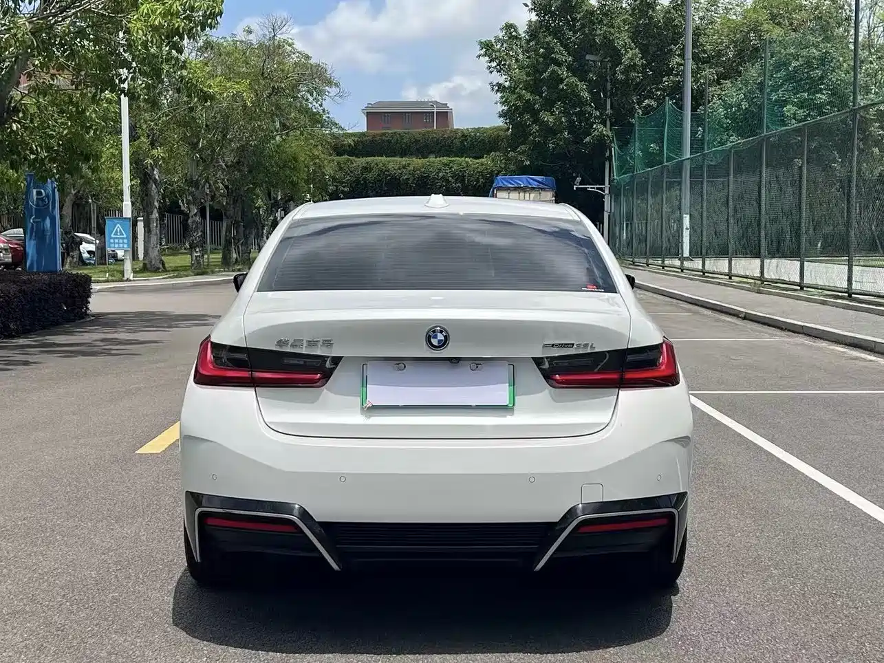 BMW i3 2023 eDrive 40 L Shadowline Package фото 5