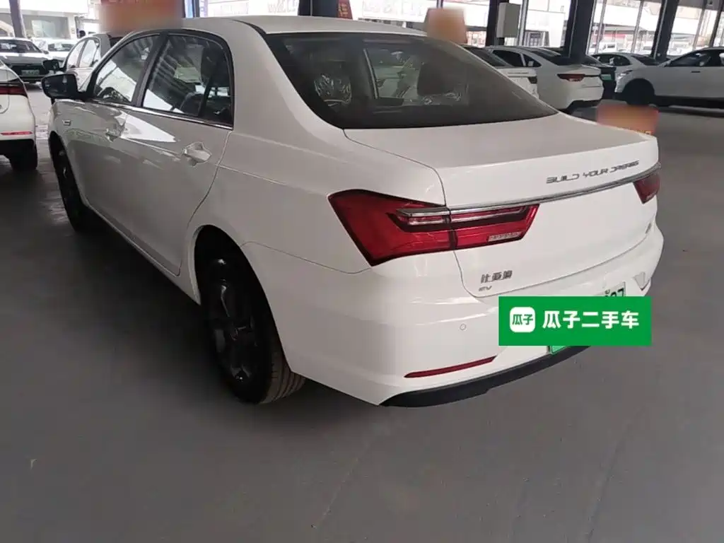 Фото 5 - BYD Qin New Energy