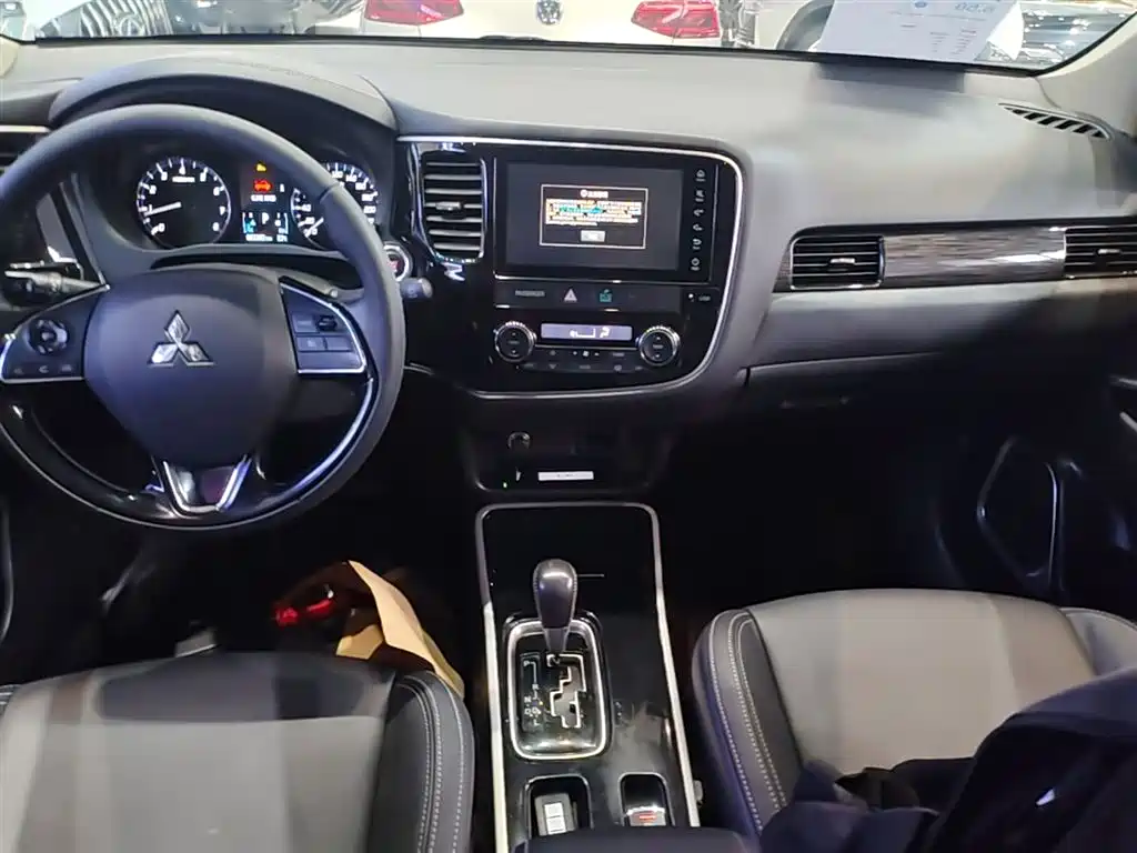 MITSUBISHI OUTLANDER