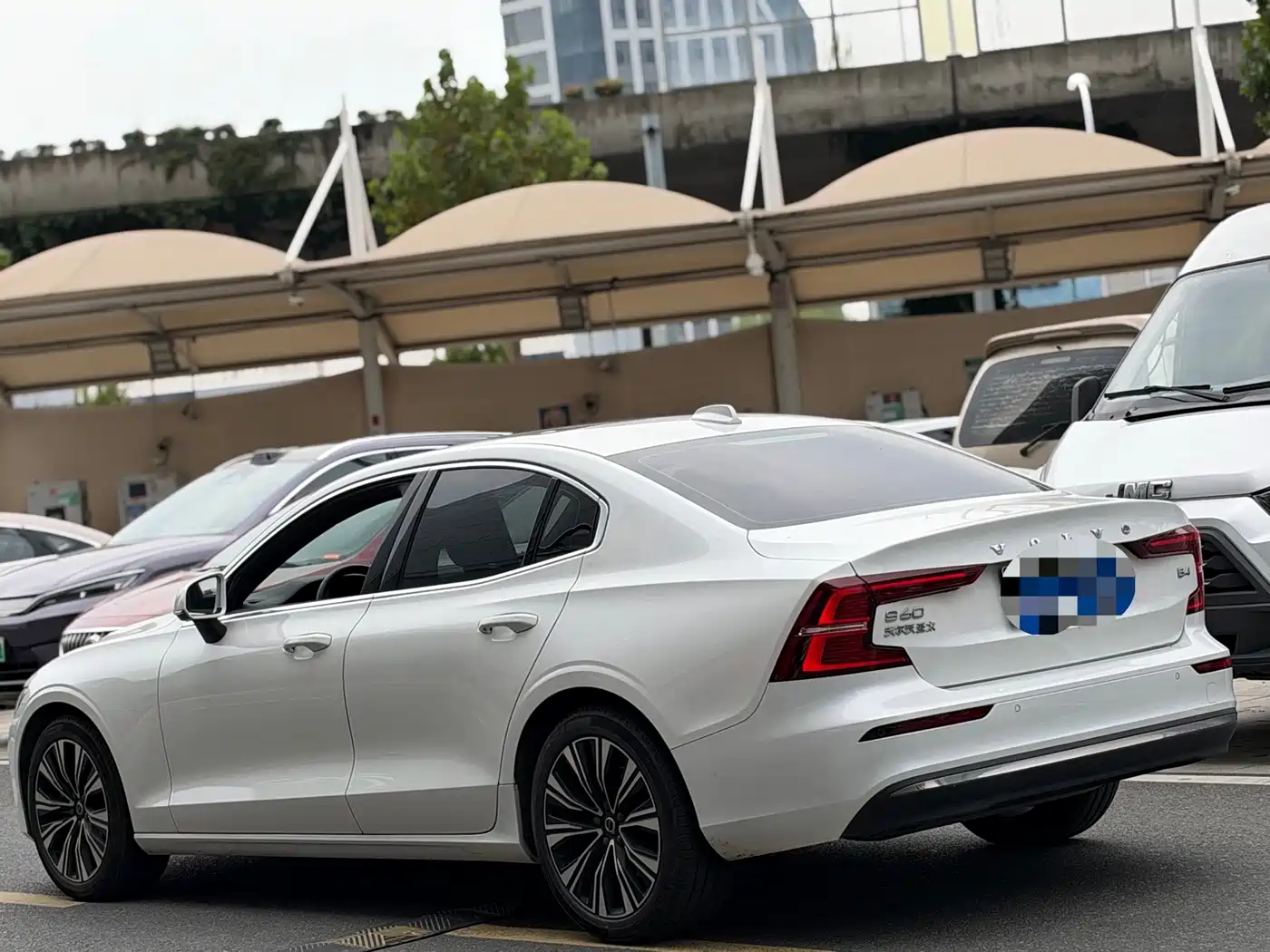 2025 Volvo S60