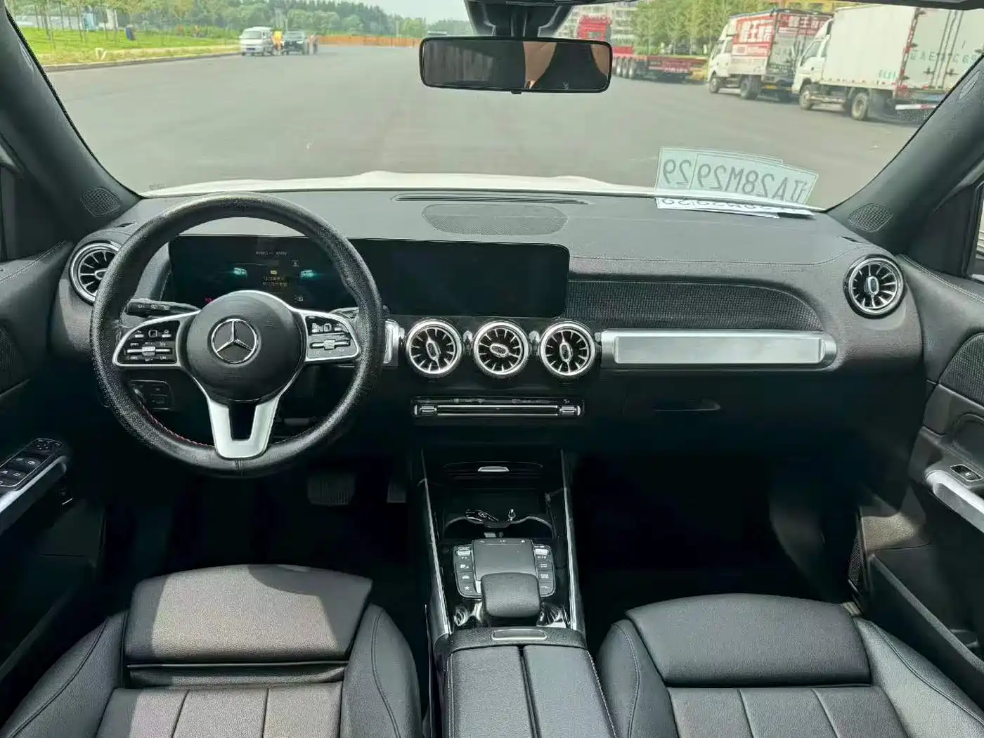 Photo 6 - Mercedes-Benz GLB