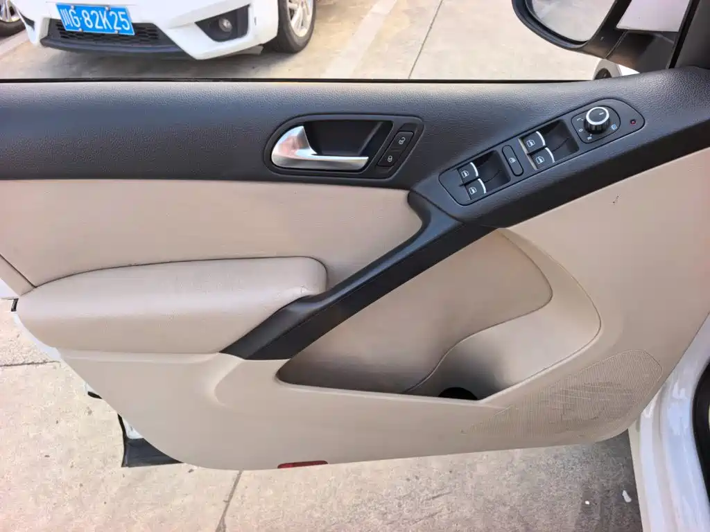 Photo 9 - Volkswagen Tiguan