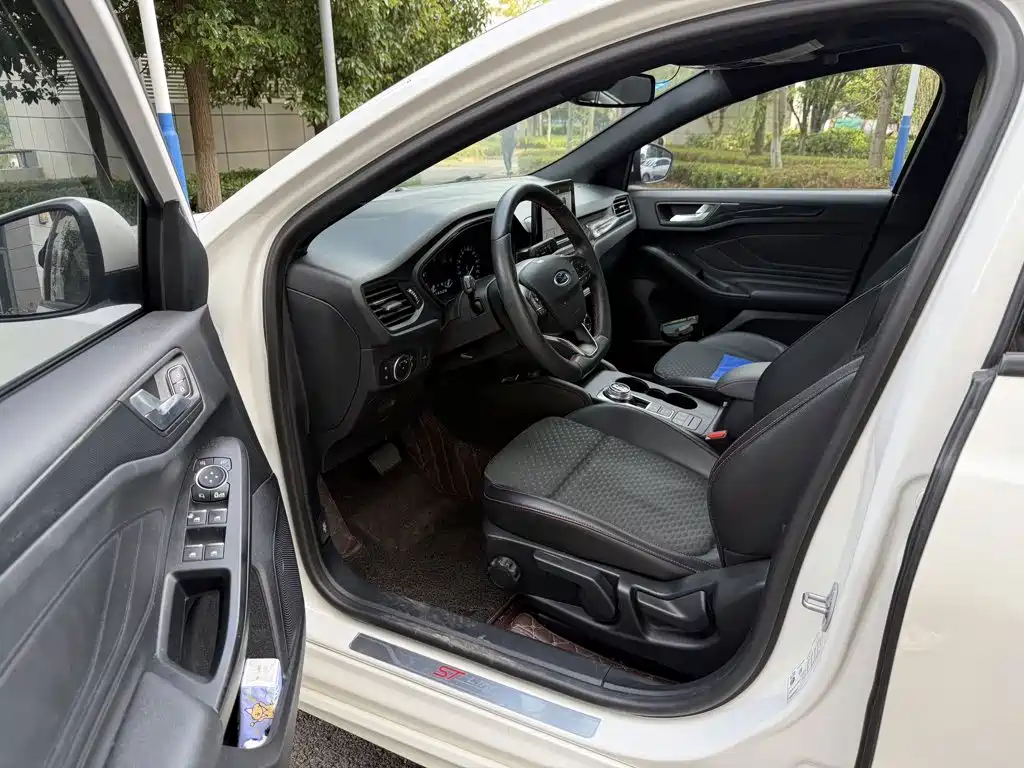 Фото 5 - Ford Focus