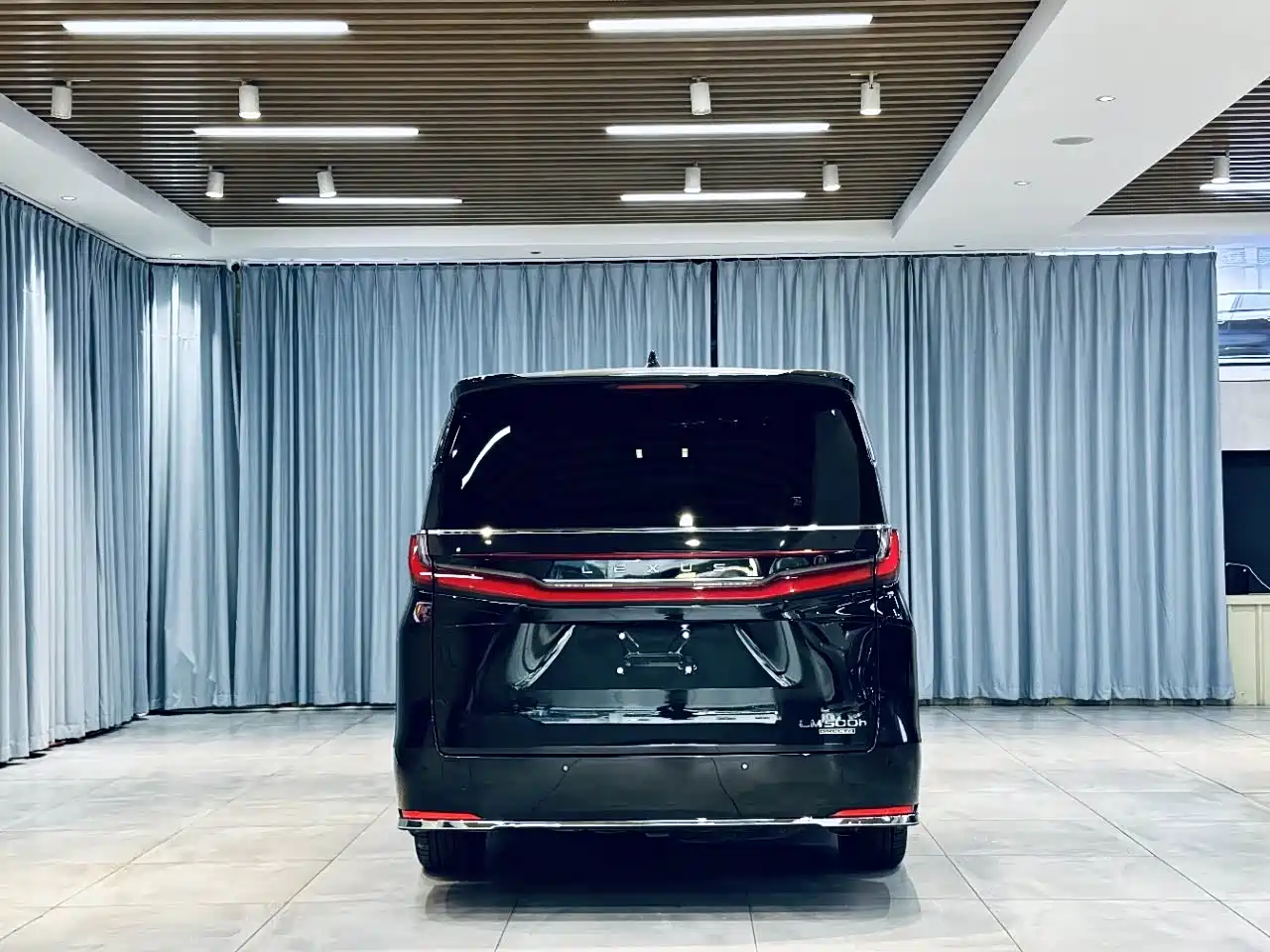 Lexus LM 2023 500h Four-Seat Imperial Edition фото 12