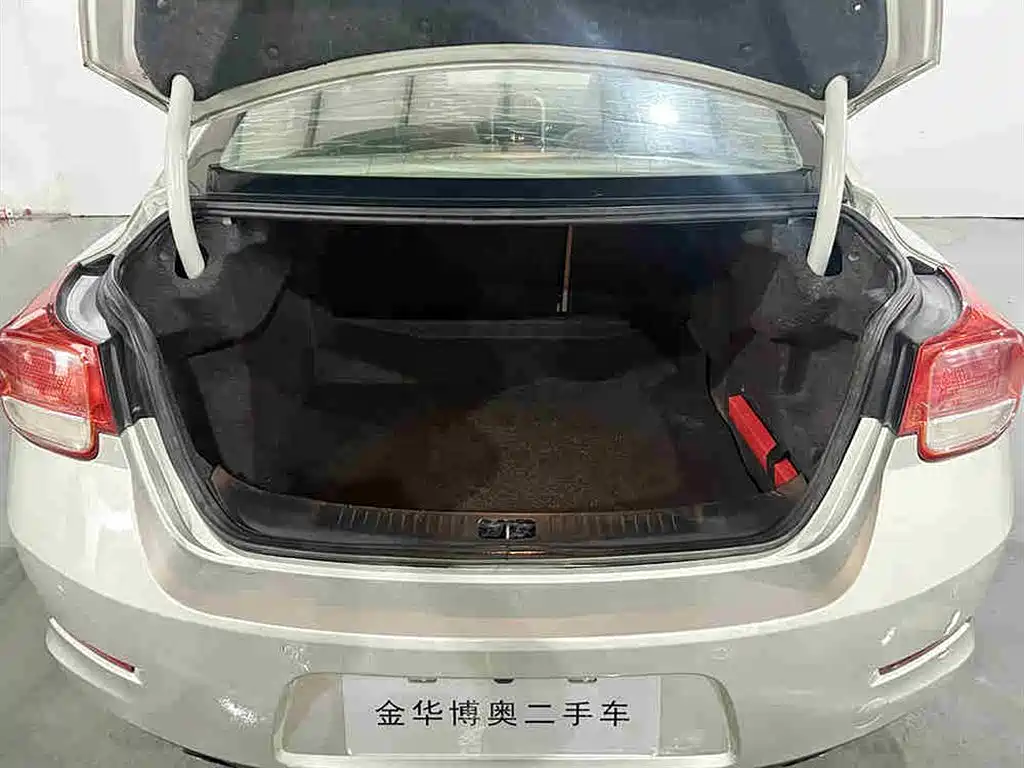 Chevrolet Malibu 2014 2.0L Automatic Luxury фото 6