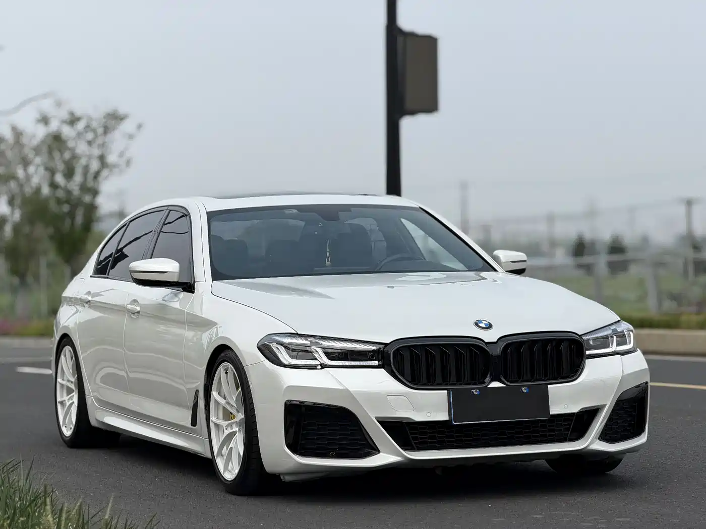 BMW 5 Series 2018 525Li M Sport Package фото 3