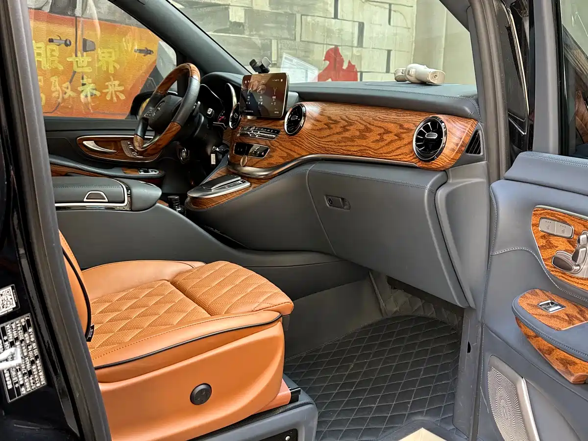 Mercedes-Benz V-Class 2022 V 260 L Long Wheelbase Luxury Edition фото 5