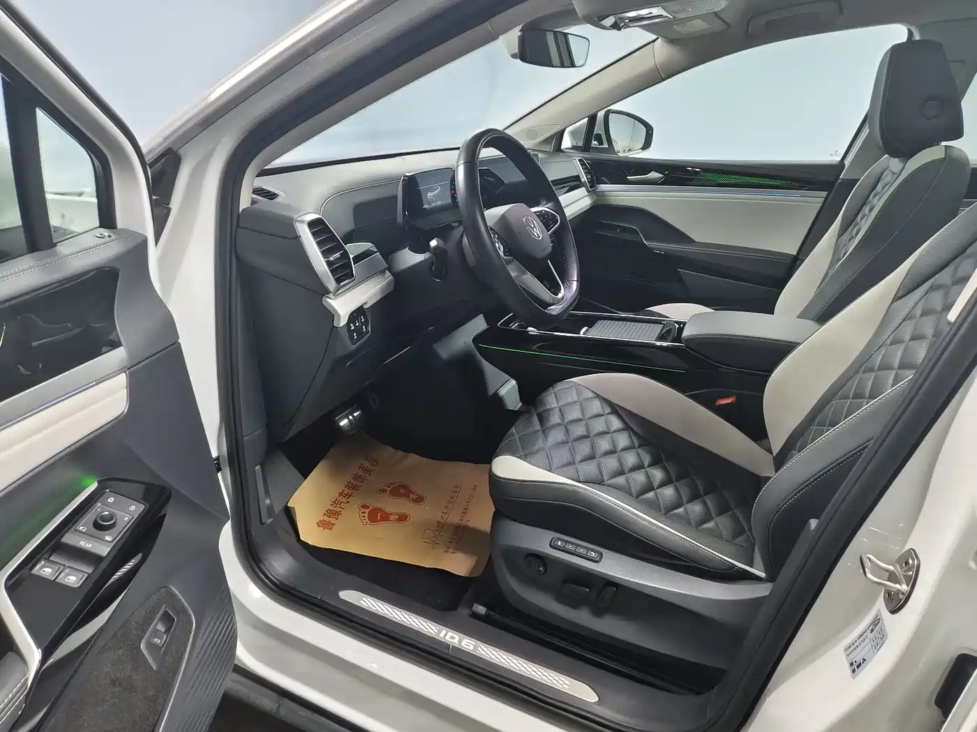 VOLKSWAGEN ID.6 CROZZ